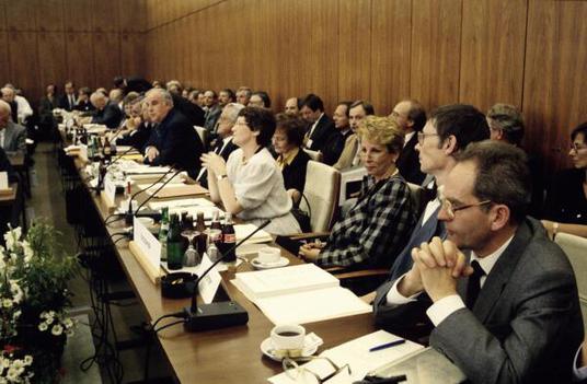 Däubler-Gmelin, Herta; Süssmuth, Rita; Bergmann-Pohl, Sabine; Kohl, Helmut Liegenschaften in Bonn, Verwaltung