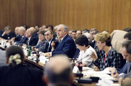 Kohl, Helmut; Süssmuth, Rita; Bergmann-Pohl, Sabine; Waigel, Theo Liegenschaften in Bonn, Verwaltung