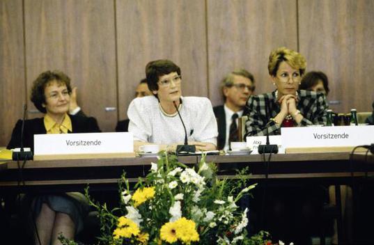 Däubler-Gmelin, Herta; Süssmuth, Rita; Bergmann-Pohl, Sabine Liegenschaften in Bonn, Verwaltung