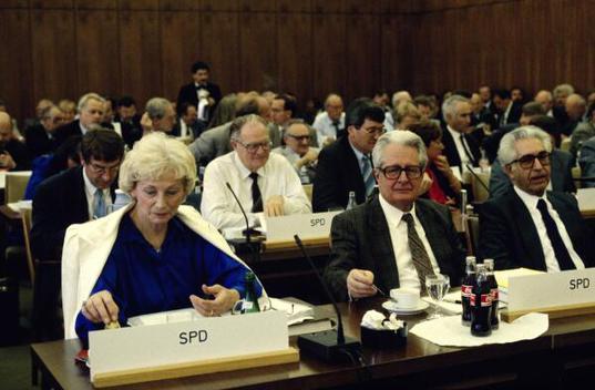Renger, Annemarie; Vogel, Hans-Jochen; Jahn, Gerhard Liegenschaften in Bonn, Verwaltung