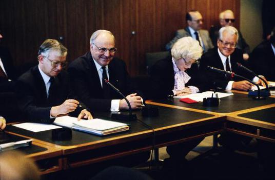 Seiters, Rudolf; Kohl, Helmut; Renger, Annemarie; Bücker, Joseph Liegenschaften in Bonn, Verwaltung