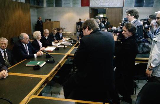 Seiters, Rudolf; Kohl, Helmut; Renger, Annemarie; Bücker, Joseph Liegenschaften in Bonn, Verwaltung