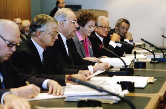Seiters, Rudolf; Kohl, Helmut; Däubler-Gmelin, Herta; Bücker, Joseph Liegenschaften in Bonn, Verwaltung