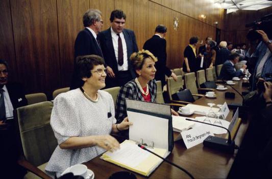 Däubler-Gmelin, Herta; Süssmuth, Rita; Bergmann-Pohl, Sabine Liegenschaften in Bonn, Verwaltung
