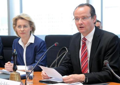Leyen, Ursula von der; Krichbaum, Gunther Paul-Löbe-Haus, Sitzungssaal