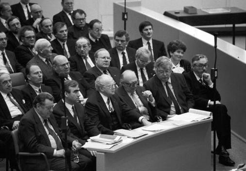Strauß, Franz Josef; Waigel, Theo; Stücklen, Richard; Mischnick, Wolfgang; Wolfgramm, Torsten; Cronenberg, Dieter-Julius; Dollinger, Werner; Warnke, Jürgen; Kiechle, Ignaz; Bangemann, Martin; Beckmann, Klaus; Seiler-Albring, Ursula; Hoppe, Hans-Günter; Ronneburger, Uwe; Rumpf, Wolfgang; Weng, Wolfgang; Neuhausen, Friedrich; Genscher, Hans-Dietrich Liegenschaften in Bonn, Plenargebäude