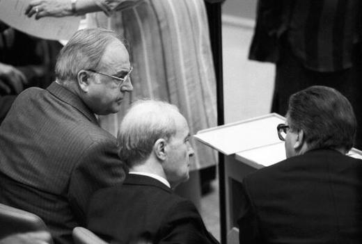 Kohl, Helmut; Jenninger, Philipp; Dregger, Alfred Liegenschaften in Bonn, Plenargebäude