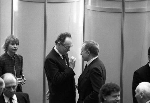 Geißler, Heiner; Glotz, Peter Liegenschaften in Bonn, Plenargebäude