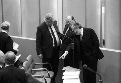Wolfgramm, Torsten; Bangemann, Martin; Cronenberg, Dieter-Julius Liegenschaften in Bonn, Plenargebäude