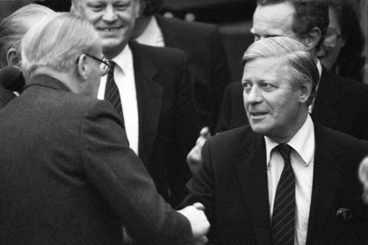 Schmidt, Helmut; Wehner, Herbert Liegenschaften in Bonn, Plenargebäude