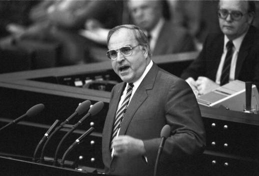 Kohl, Helmut Liegenschaften in Bonn, Plenargebäude