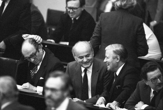 Schmidt, Helmut; Matthöfer, Hans; Baum, Gerhart Liegenschaften in Bonn, Plenargebäude