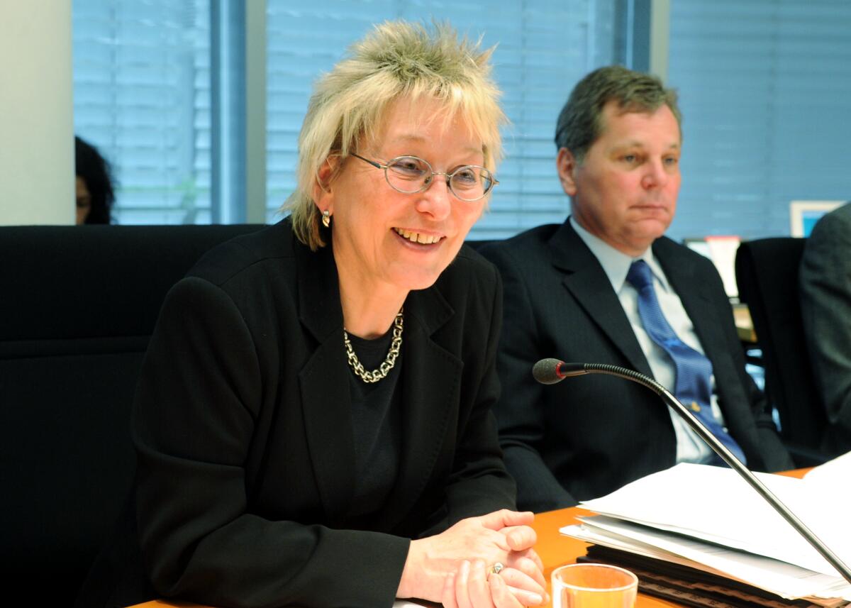 Bulling-Schröter, Eva Der Ausschuss des Deutschen Bundestages für Umwelt, Naturschutz und Reaktorsicherheit hat unter der Leitung der Vorsitzenden Eva Bulling-Schröter, (hier im Bild), DIE LINKE, ein Fachgespräch mit Experten zur öklogischen Durchgängigkeit der Donau.