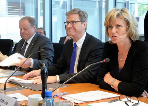 Westerwelle, Guido; Niebel, Dirk; Wöhrl, Dagmar G. Paul-Löbe-Haus, Sitzungssaal