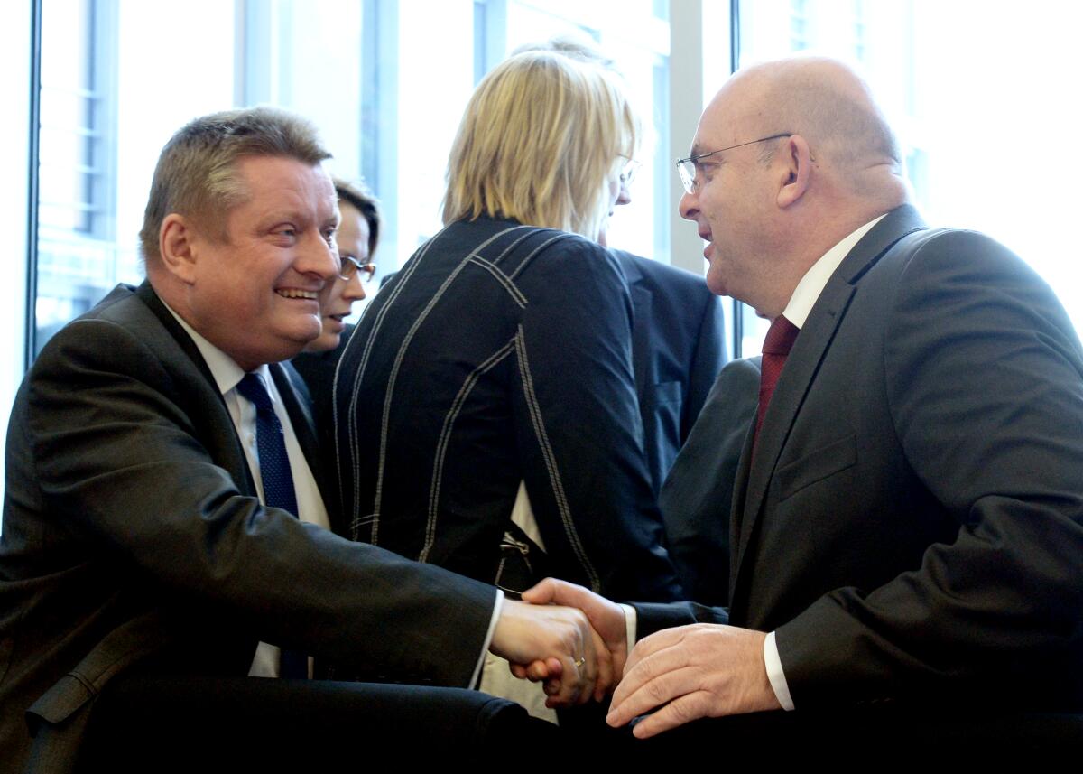 Franke, Edgar; Gröhe, Hermann Dr. Edgar Franke, (re), SPD, Vorsitzender des Ausschusses des Deutschen Bundestages für Gesundheit, leitet die Sitzung, an der Hermann Gröhe, (li), CDU/CSU, Bundesminister für Gesundheit, teil nimmt.