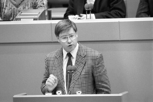 Hörster, Joachim Liegenschaften in Bonn, Plenargebäude