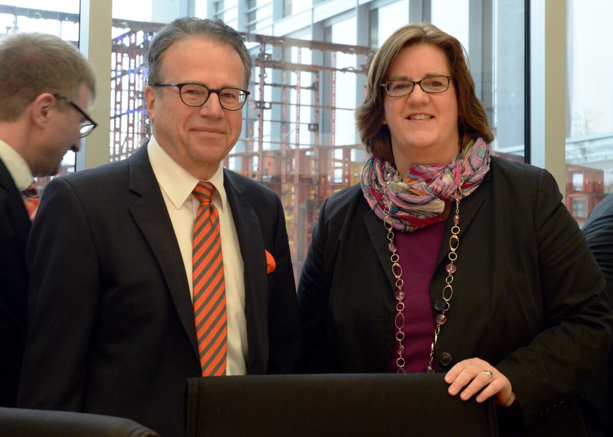 Griese, Kerstin; Weise, Frank-Jürgen Frank-Jürgen Weise, Vorsitzender des Vorstandes der Bundesagentur für Arbeit, ist zu Gast beim Ausschuss des Deutschen Bundestages für Arbeit und Soziales. Kerstin Griese, Vorsitzende des Ausschusses, leitet die Sitzung.