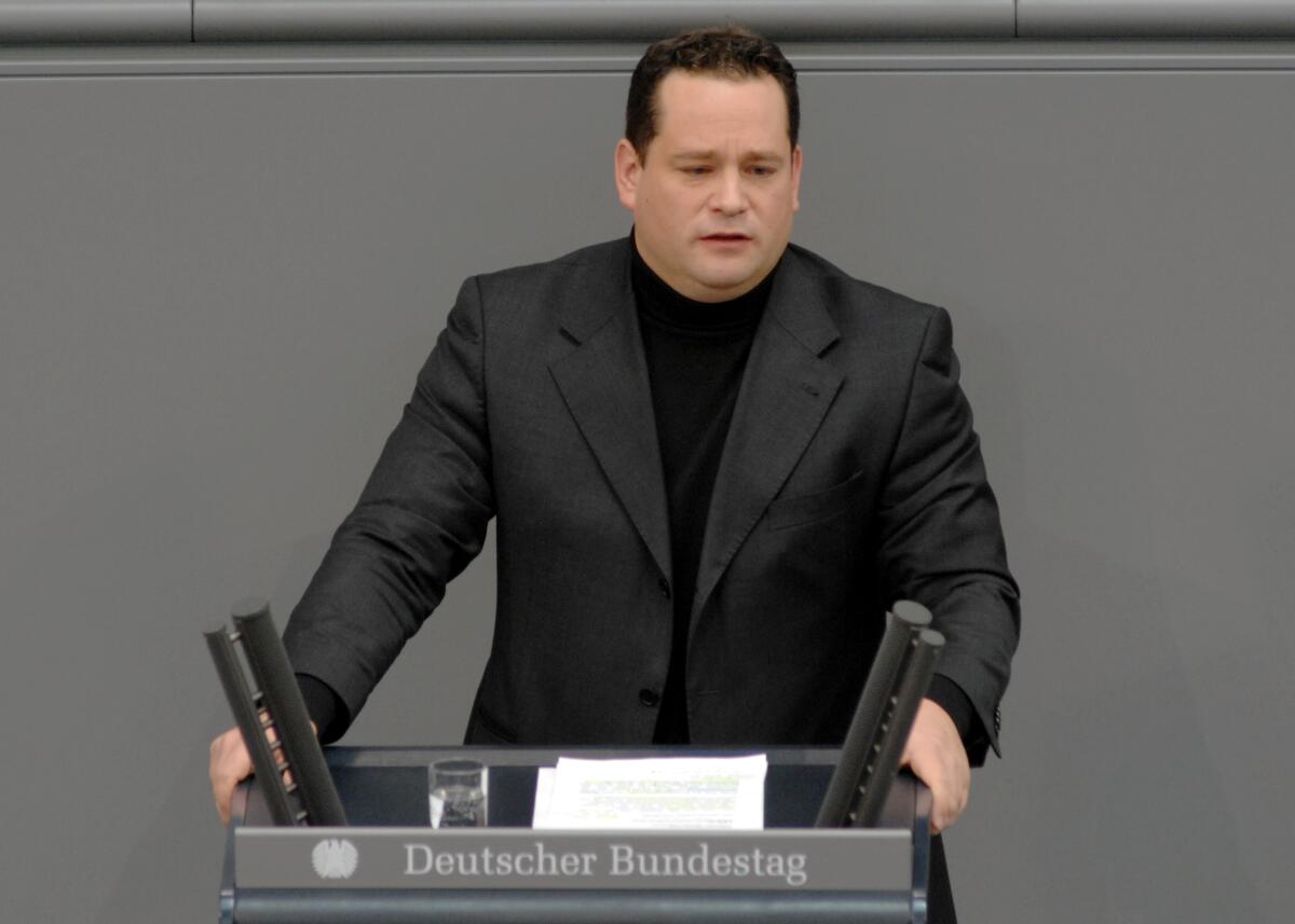 Alexander Bonde, Bündnis 90/Die Grünen, Bundestagsabgeordneter, Abgeordneter, Mitglied des Deutschen Bundestages, MdB, Rede, Deutscher Bundestag, 5. Sitzung, TOP 1, Thema: Finanzen, Steuern, Haushalt, Wachstumsbeschleunigungsgesetz.; Rednerpult. Bonde, Alexander Alexander Bonde, Bündnis 90/Die Grünen, Bundestagsabgeordneter, Abgeordneter, Mitglied des Deutschen Bundestages, MdB, Rede, Deutscher Bundestag, 5. Sitzung, TOP 1, Thema: Finanzen, Steuern, Haushalt, Wachstumsbeschleunigungsgesetz.; Rednerpult.