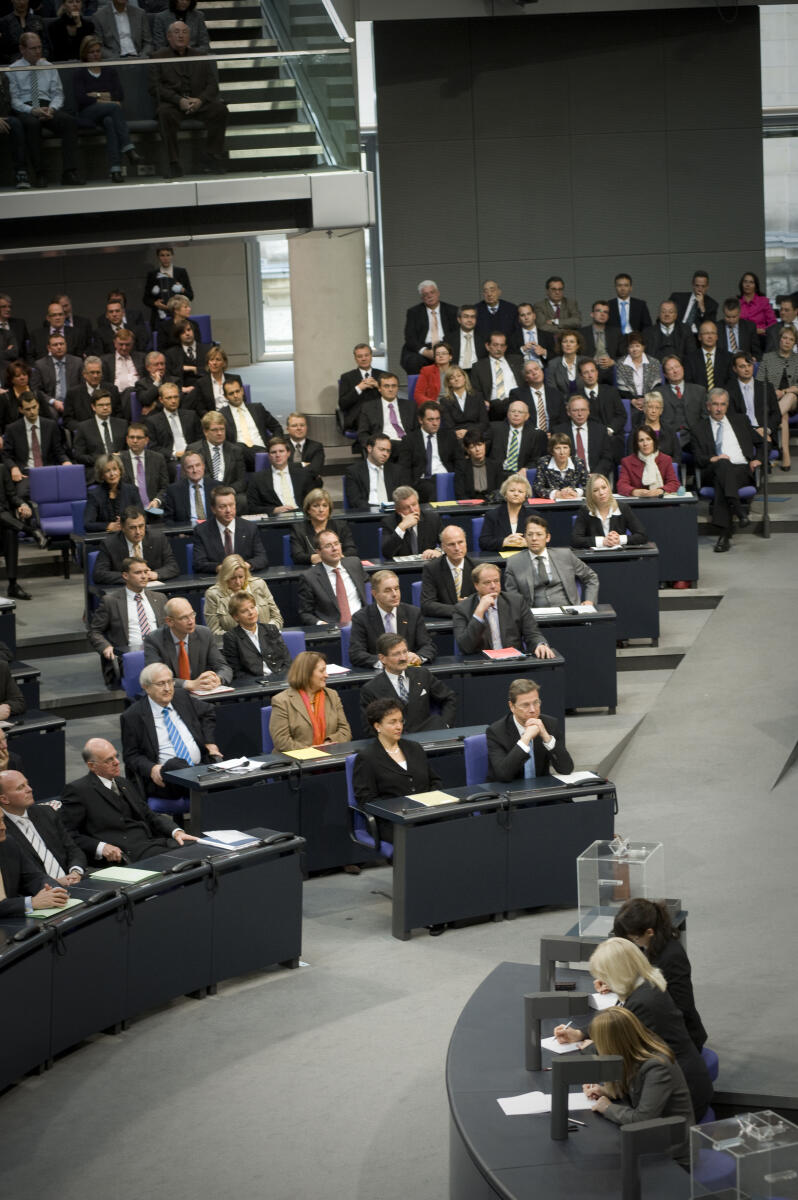Die Fraktion der FDP am Tag der Konstituierenden Sitzung des Deutschen Bundestag; Plenarsaal, Plenum, Abgeordnete, Übersicht Die Fraktion der FDP am Tag der Konstituierenden Sitzung des Deutschen Bundestag; Plenarsaal, Plenum, Abgeordnete, Übersicht