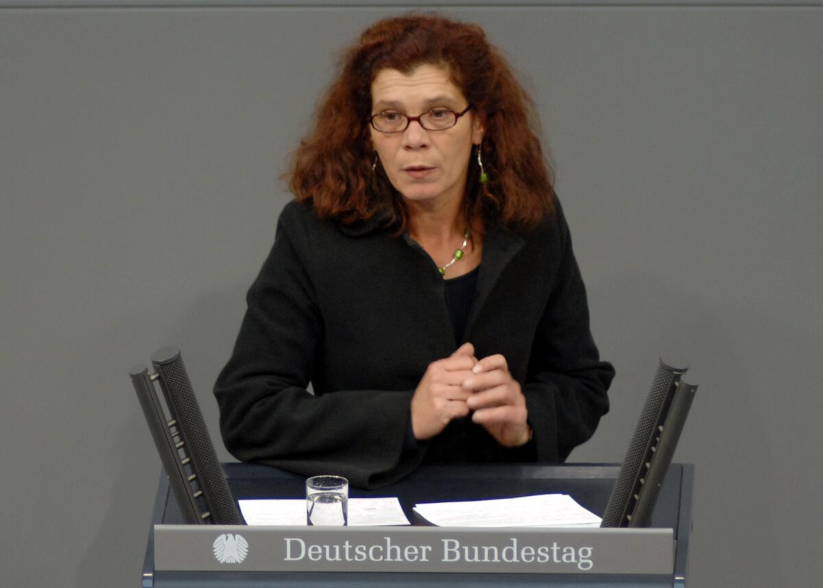 Dorothee Menzner, DIE LINKE., Bundestagsabgeordnete, Abgeordnete, Mitglied des Deutschen Bundestages, MdB, Rede, Deutscher Bundestag, 4. Sitzung, TOP 1, Thema: Umwelt.; Rednerpult. Menzner, Dorothee Dorothee Menzner, DIE LINKE., Bundestagsabgeordnete, Abgeordnete, Mitglied des Deutschen Bundestages, MdB, Rede, Deutscher Bundestag, 4. Sitzung, TOP 1, Thema: Umwelt.; Rednerpult.