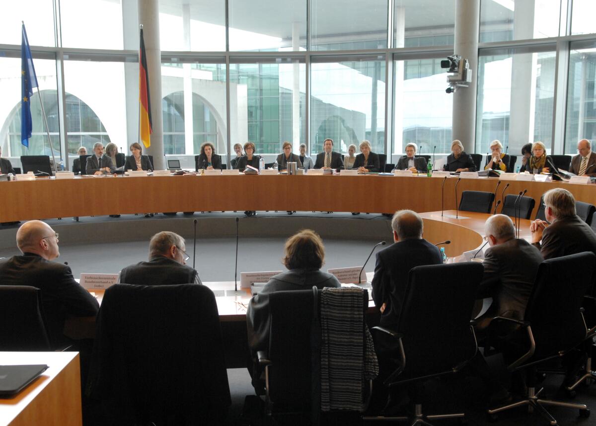 Unter Beteiligung von Experten hat der Gesundheitsausschuss des Deutschen Bundestages eine Ausschusssitzung.; Übersicht. Unter Beteiligung von Experten hat der Gesundheitsausschuss des Deutschen Bundestages eine Ausschusssitzung.; Übersicht.