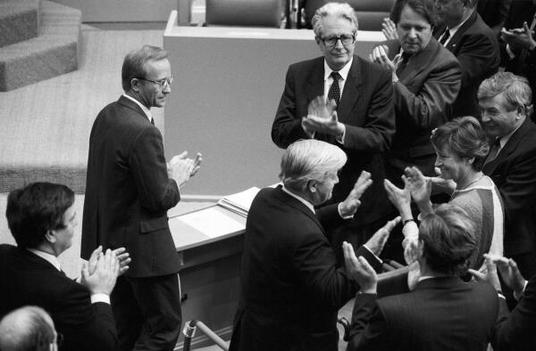Schmidt, Helmut; Vogel, Hans-Jochen Liegenschaften in Bonn, Plenargebäude