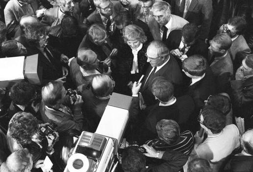 Kohl, Helmut; Kohl, Hannelore Liegenschaften in Bonn, Plenargebäude