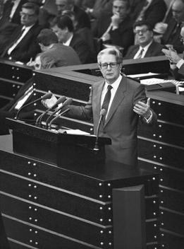 Vogel, Hans-Jochen Liegenschaften in Bonn, Plenargebäude