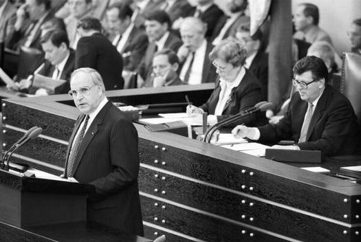 Kohl, Helmut Liegenschaften in Bonn, Plenargebäude