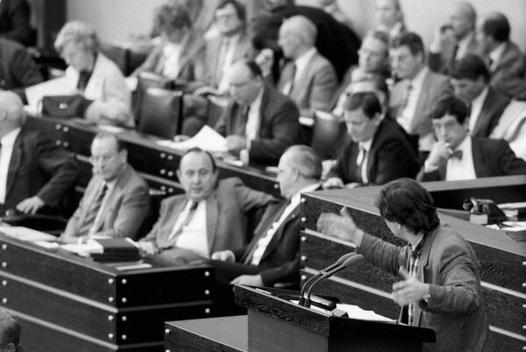 Fischer, Joschka; Kohl, Helmut; Genscher, Hans-Dietrich Liegenschaften in Bonn, Plenargebäude