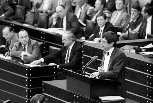 Riesenhuber, Heinz; Kohl, Helmut; Genscher, Hans-Dietrich Liegenschaften in Bonn, Plenargebäude
