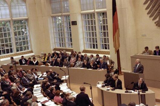  Liegenschaften in Bonn, Plenargebäude
