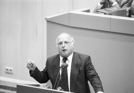 Blüm, Norbert Liegenschaften in Bonn, Plenargebäude