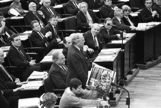 Kohl, Helmut; Barzel, Rainer; Beck-Oberdorf, Marieluise; Kelly, Petra; Windelen, Heinrich; Schäuble, Wolfgang; Dregger, Alfred; Waigel, Theo; Geißler, Heiner Liegenschaften in Bonn, Plenargebäude