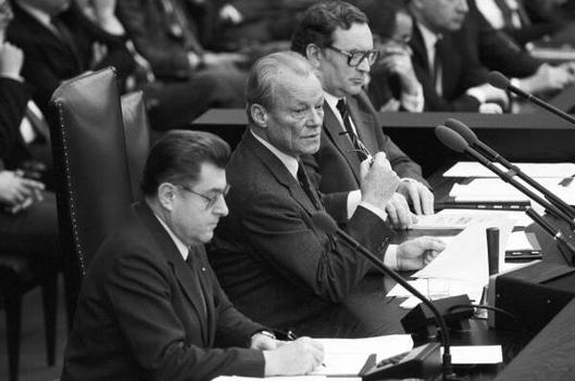 Brandt, Willy Liegenschaften in Bonn, Plenargebäude