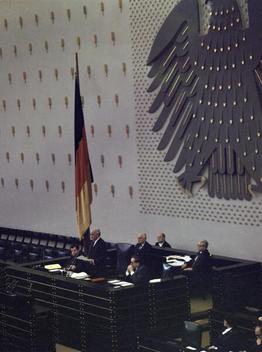 Barzel, Rainer Liegenschaften in Bonn, Plenargebäude