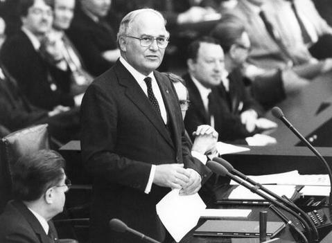Barzel, Rainer Liegenschaften in Bonn, Plenargebäude