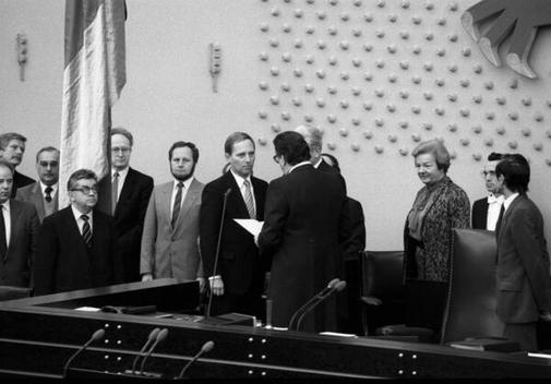 Schäuble, Wolfgang; Jenninger, Philipp Liegenschaften in Bonn, Plenargebäude