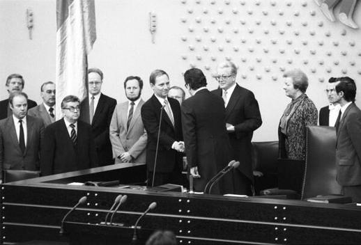 Schäuble, Wolfgang; Jenninger, Philipp Liegenschaften in Bonn, Plenargebäude