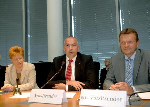 Pau, Petra; Fischer, Axel E.; Dörmann, Martin Paul-Löbe-Haus, Sitzungssaal