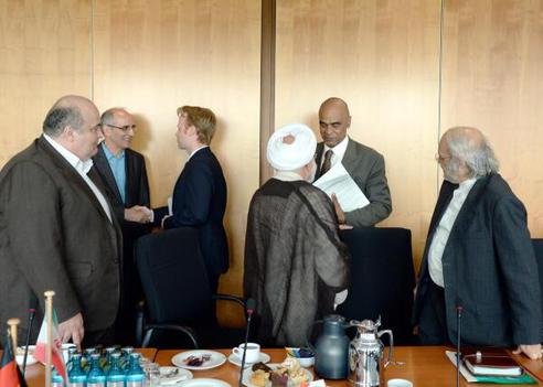 Huber, Charles M.; Metzler, Jan; Mesbahi Moghadam, Gholamreza Paul-Löbe-Haus, Sitzungssaal