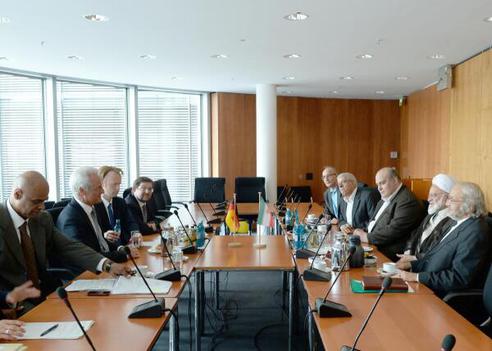 Ramsauer, Peter; Huber, Charles M.; Lämmel, Andreas G.; Metzler, Jan; Mesbahi Moghadam, Gholamreza Paul-Löbe-Haus, Sitzungssaal