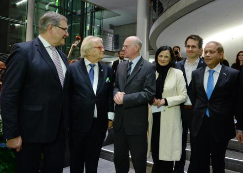 Lammert, Norbert; Frantz, Justus; Hadas-Handelsman, Yakov; Connemann, Gitta; Jung, Franz Josef Paul-Löbe-Haus, Innenansicht