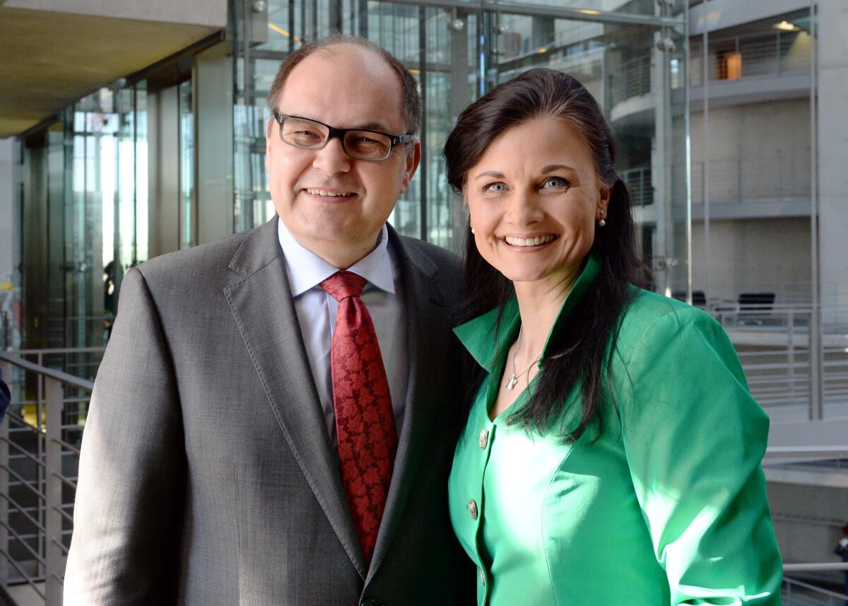 Connemann, Gitta; Schmidt, Christian Christian Schmidt, CDU/CSU, Bundesminister für Ernährung und Landwirtschaft, ist  im gleichnamigen Ausschuss des Deutschen Bundestages zu Gast. Gitta Connemann, CDU/CSU, Vorsitzende des Ausschusses, leitet die Sitzung.