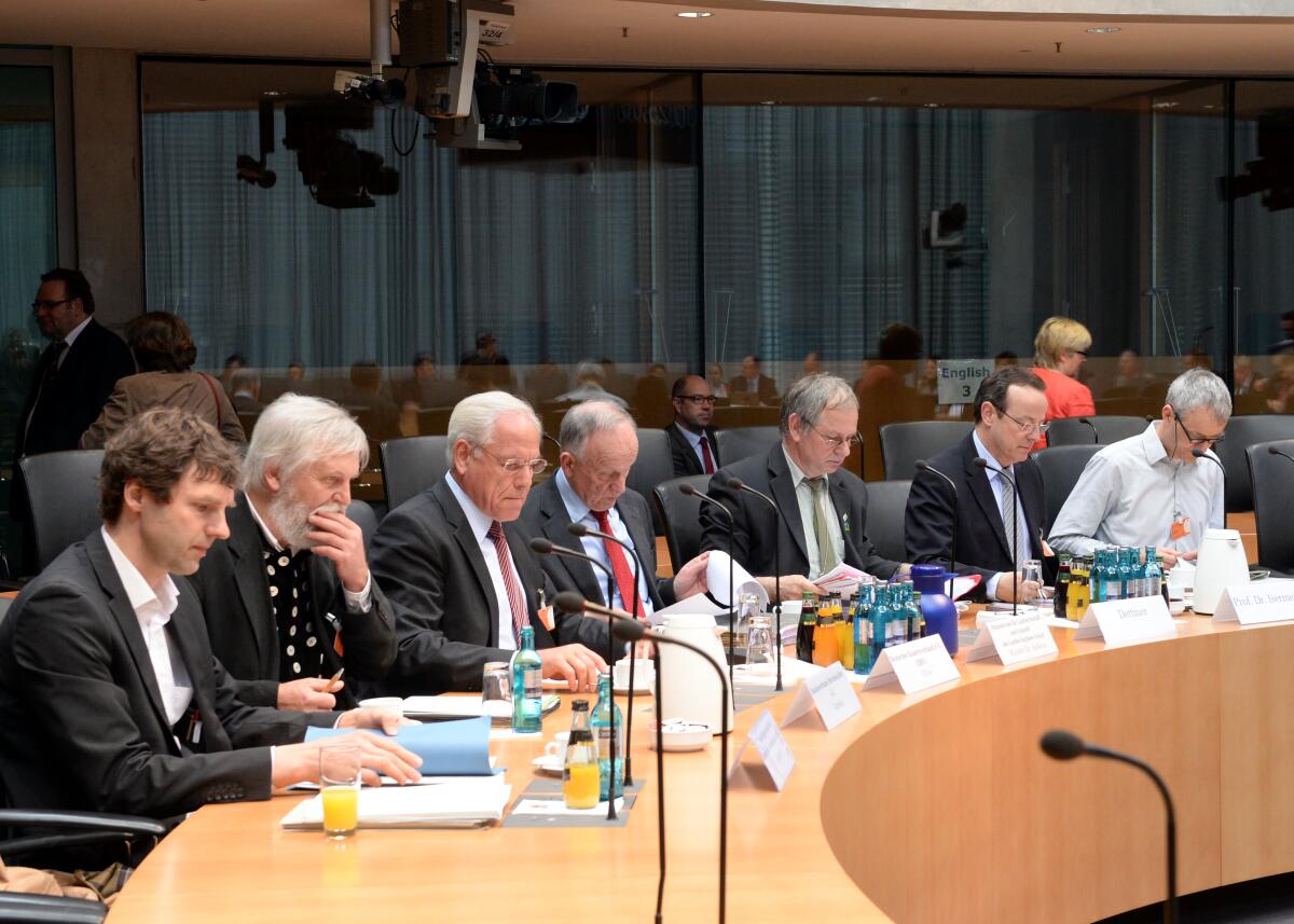 Gitta Connemann, CDU/CSU, Vorsitzende des Ausschusses des Deutschen Bundestages für Ernährung und Landwirtschaft, leitet zum Thema "Direktzahlungsdurchführungsgesetz" eine Öffentliche Anhörung, an der zahlreiche Sachverständige (hier im Bild) teil nehmen. Gitta Connemann, CDU/CSU, Vorsitzende des Ausschusses des Deutschen Bundestages für Ernährung und Landwirtschaft, leitet zum Thema "Direktzahlungsdurchführungsgesetz" eine Öffentliche Anhörung, an der zahlreiche Sachverständige (hier im Bild) teil nehmen.