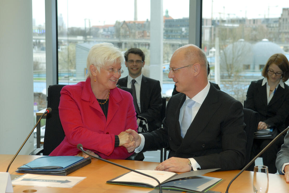 Konstituierende Sitzung des Rechtsausschusses im Paul-Löbe-Haus. Vorsitzender des Ausschusses Siegfried Kauder(CDU/CSU) und Bundestagsvizepräsidentin Gerda Hasselfeldt Hasselfeldt, Gerda; Kauder, Siegfried Konstituierende Sitzung des Rechtsausschusses im Paul-Löbe-Haus. Vorsitzender des Ausschusses Siegfried Kauder(CDU/CSU) und Bundestagsvizepräsidentin Gerda Hasselfeldt