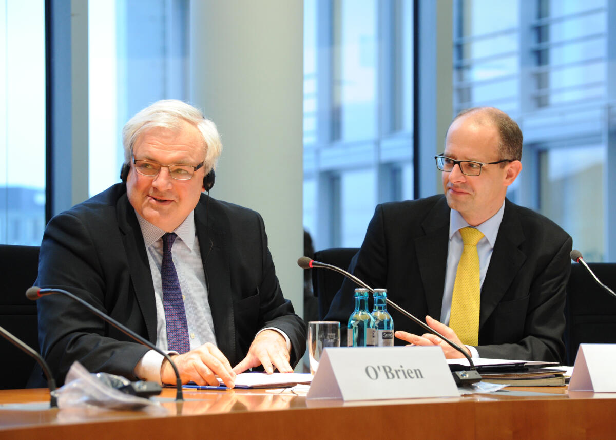 Stephen O'Brien, (li), Under-Secretary General for Humanitarian Affairs and Emergency Relief Coordinator der Vereinten Nationen, ist zu Gast beim Ausschuss des Deutschen Bundestages für Menschenreche und humanitäre Hilfe. Michael Brand, (re), CDU/CSU, Vorsitzender des Ausschusses, leitet die Sitzung. Brand, Michael; O'Brien, Stephen Stephen O'Brien, (li), Under-Secretary General for Humanitarian Affairs and Emergency Relief Coordinator der Vereinten Nationen, ist zu Gast beim Ausschuss des Deutschen Bundestages für Menschenreche und humanitäre Hilfe. Michael Brand, (re), CDU/CSU, Vorsitzender des Ausschusses, leitet die Sitzung.