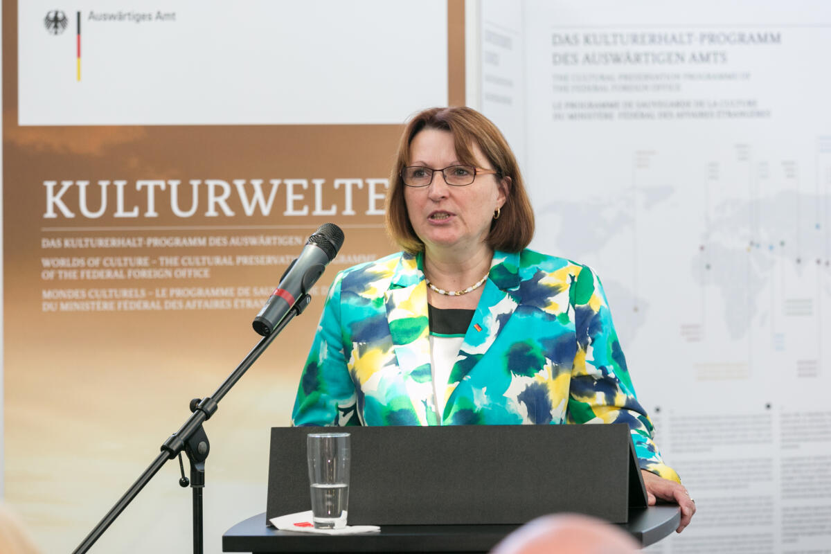 Die Vorsitzende des Tourismusausschusses, Heike Brehmer, (hier im Bild), CDU/CSU, MdB, eröffnet gemeinsam mit Staatsministerin im Auswärtigen Amt, Prof. Dr. Maria Böhmer, CDU/CSU, MdB, (nicht im Bild)), und Bundestagspräsident Prof. Dr. Norbert Lammert, CDU/CSU, MdB, (nicht im Bild), die Ausstellung "Kulturwelten - Das Kulturerhalt-Programm des Auswärtigen Amts". Präsident, Deutscher Bundestag, Ausschussvorsitzende, Tourismusausschuss, Exponate, Tafel, Ausstellungstafel, Kultur, Kulturgut, Erhalt, Rede Brehmer, Heike Die Vorsitzende des Tourismusausschusses, Heike Brehmer, (hier im Bild), CDU/CSU, MdB, eröffnet gemeinsam mit Staatsministerin im Auswärtigen Amt, Prof. Dr. Maria Böhmer, CDU/CSU, MdB, (nicht im Bild)), und Bundestagspräsident Prof. Dr. Norbert Lammert, CDU/CSU, MdB, (nicht im Bild), die Ausstellung "Kulturwelten - Das Kulturerhalt-Programm des Auswärtigen Amts". Präsident, Deutscher Bundestag, Ausschussvorsitzende, Tourismusausschuss, Exponate, Tafel, Ausstellungstafel, Kultur, Kulturgut, Erhalt, Rede