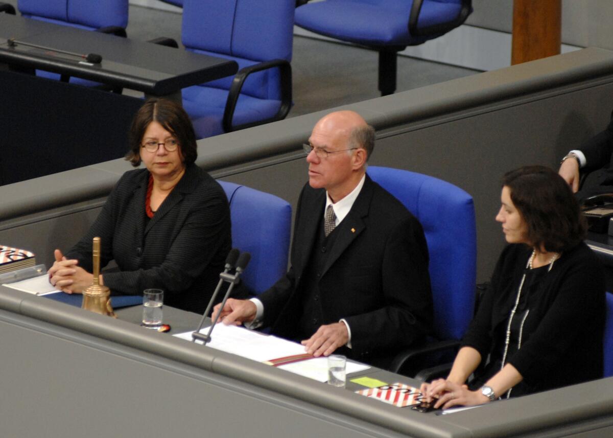 Konstituierende Sitzung des 17. Deutschen Bundestages zur Wahl des Bundestagspräsidenten und Stellvertreter am 27. Oktober 2009. Hier leitet der neu gewählte Bundestagspräsident Prof. Dr. Norbert Lammert, CDU/CSU, die Wahl seiner Stellvertreter. Lammert, Norbert Konstituierende Sitzung des 17. Deutschen Bundestages zur Wahl des Bundestagspräsidenten und Stellvertreter am 27. Oktober 2009. Hier leitet der neu gewählte Bundestagspräsident Prof. Dr. Norbert Lammert, CDU/CSU, die Wahl seiner Stellvertreter.