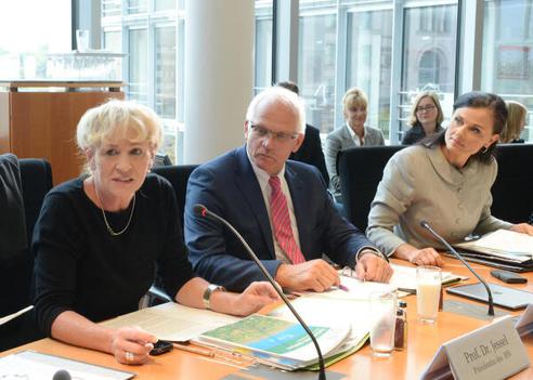 Connemann, Gitta; Bleser, Peter; Jessel, Beate Paul-Löbe-Haus, Sitzungssaal